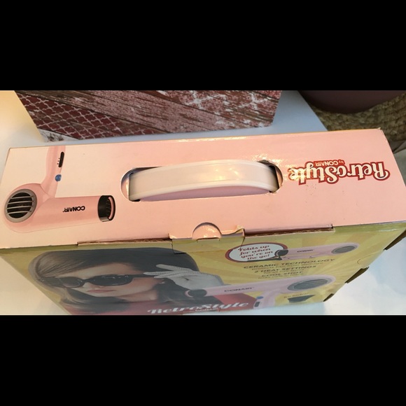 Conair Hair Dryer Retro Style Folds Up For When You’re On The Go - Picture 7 of 8